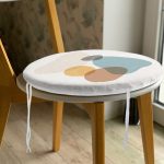 Renkli Zemin Üzerinde Onedraw Çizimli Oval Desenli Dijital Baskılı Modern Yuvarlak Fermuarlı Sandalye Minderi Realhomes