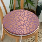 Renkli Zeminde Parlak Görünümlü Çizim Dijital Baskılı Modern Yuvarlak Fermuarlı Sandalye Minderi Realhomes