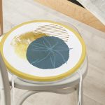 Beyaz Zeminde Gold Çerçeve İçinde Oval Desenli Dijital Baskılı Modern Yuvarlak Fermuarlı Sandalye Minderi Realhomes