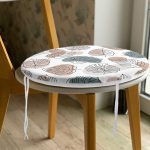 - RealHomes Yuvarlak Fermuarlı Minder - Realhomes  Beyaz Zeminli Onedraw Çizimli Yaprak Motifli Dijital Baskılı Modern Yuvarlak Fermuarlı Sandalye Minderi Realhomes