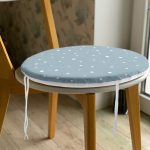 - RealHomes Yuvarlak Fermuarlı Minder - Realhomes  Renkli Zeminli Beyaz Puantiyeli Dijital Baskılı Modern Yuvarlak Fermuarlı Sandalye Minderi Realhomes