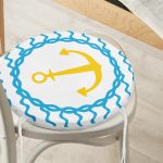 - RealHomes Yuvarlak Fermuarlı Minder - Realhomes  Beyaz Zemin Üzerinde Çapa Desenli Dijital Baskılı Modern Yuvarlak Fermuarlı Sandalye Minderi Realhomes