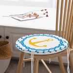 - RealHomes Yuvarlak Fermuarlı Minder - Realhomes  Beyaz Zemin Üzerinde Çapa Desenli Dijital Baskılı Modern Yuvarlak Fermuarlı Sandalye Minderi Realhomes