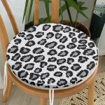 - RealHomes Yuvarlak Fermuarlı Minder - Realhomes Gri Zemin Üzerinde Geometrik Çizim Dijital Baskılı Modern Yuvarlak Fermuarlı Sandalye Minderi Realhomes