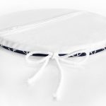 - RealHomes Yuvarlak Fermuarlı Minder - Realhomes Lacivert Zemin Üzerinde Çapa Desenli Dijital Baskılı Modern Yuvarlak Fermuarlı Sandalye Minderi Realhomes