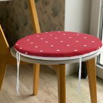 - RealHomes Yuvarlak Fermuarlı Minder - Realhomes  Renkli Zemin Üzerinde Beyaz Puantiyeli Dijital Baskılı Modern Yuvarlak Fermuarlı Sandalye Minderi Realhomes