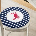 - RealHomes Yuvarlak Fermuarlı Minder - Realhomes  Beyaz Zemin Üzerinde Renkli Yengeç Desenli Dijital Baskılı Modern Yuvarlak Fermuarlı Sandalye Minderi Realhomes