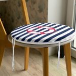 - RealHomes Yuvarlak Fermuarlı Minder - Realhomes Beyaz Zemin Üzerinde Renkli Geometrik Çizimli Dijital Baskılı Modern Yuvarlak Fermuarlı Sandalye Minderi Realhomes