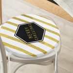 - RealHomes Yuvarlak Fermuarlı Minder - Realhomes Beyaz Zeminde Gold Detaylı Merry Christmas Yazılı Dijital Baskılı Modern Yuvarlak Fermuarlı Sandalye Minderi Realhomes