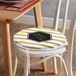 - RealHomes Yuvarlak Fermuarlı Minder - Realhomes Beyaz Zeminde Gold Detaylı Merry Christmas Yazılı Dijital Baskılı Modern Yuvarlak Fermuarlı Sandalye Minderi Realhomes