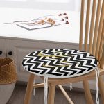 Beyaz Zemin Üzerinde Gold Detaylı Siyah Zikzak Dijital Baskılı Modern Yuvarlak Fermuarlı Sandalye Minderi Realhomes