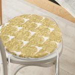 - RealHomes Yuvarlak Fermuarlı Minder - Realhomes Gold Zemin Üzerinde Geyik Desenli Dijital Baskılı Modern Yuvarlak Fermuarlı Sandalye Minderi Realhomes