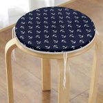 - RealHomes Yuvarlak Fermuarlı Minder - Realhomes Renkli Zemin Üzerinde Beyaz Çapa Desenli Dijital Baskılı Modern Yuvarlak Fermuarlı Sandalye Minderi Realhomes