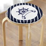 - RealHomes Yuvarlak Fermuarlı Minder - Realhomes  Beyaz Zemin Üzerinde Modern Dümen Desenli Dijital Baskılı Modern Yuvarlak Fermuarlı Sandalye Minderi Realhomes