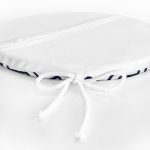 Beyaz Zemin Üzerinde Geometrik Çizimli Çapa Desenli Dijital Baskılı Modern Yuvarlak Fermuarlı Sandalye Minderi Realhomes