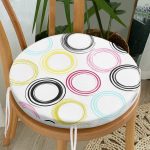 - RealHomes Yuvarlak Fermuarlı Minder - Realhomes Beyaz Zemin Üzerinde Renkli Geometrik Desenli Dijital Baskılı Modern Yuvarlak Fermuarlı Sandalye Minderi Realhomes