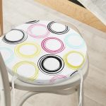 - RealHomes Yuvarlak Fermuarlı Minder - Realhomes Beyaz Zemin Üzerinde Renkli Geometrik Desenli Dijital Baskılı Modern Yuvarlak Fermuarlı Sandalye Minderi Realhomes