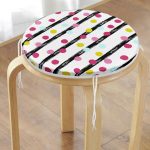 - RealHomes Yuvarlak Fermuarlı Minder - Realhomes  Beyaz Zeminde Modern Siyah Çizgili Renkli Puantiyeli Dijital Baskılı Modern Yuvarlak Fermuarlı Sandalye Minderi Realhomes