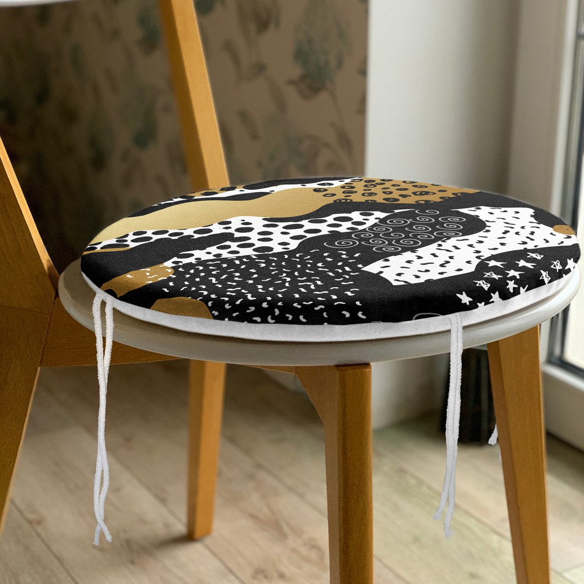 Siyah Zemin Üzerinde Gold Detaylı Modern Desenli Dijital Baskılı Modern Yuvarlak Fermuarlı Sandalye Minderi Realhomes