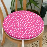 - RealHomes Yuvarlak Fermuarlı Minder - Realhomes Pembe Zemin Üzerinde Beyaz Puantiye Desenli Dijital Baskılı Modern Yuvarlak Fermuarlı Sandalye Minderi Realhomes