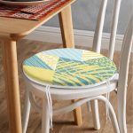 - RealHomes Yuvarlak Fermuarlı Minder - Realhomes Renkli Zemin Üzerinde Geometrik Desenli Yaprak Motifli Dijital Baskılı Modern Yuvarlak Fermuarlı Sandalye Minderi Realhomes