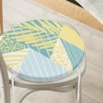 - RealHomes Yuvarlak Fermuarlı Minder - Realhomes Renkli Zemin Üzerinde Geometrik Desenli Yaprak Motifli Dijital Baskılı Modern Yuvarlak Fermuarlı Sandalye Minderi Realhomes