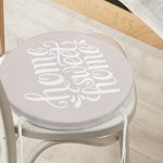 - RealHomes Yuvarlak Fermuarlı Minder - Realhomes  Home Sweet Home Dijital Baskılı Yuvarlak Fermuarlı Sandalye Minderi Realhomes