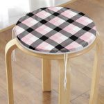 - RealHomes Yuvarlak Fermuarlı Minder - Realhomes Beyaz Zemin Üzerinde Siyah Ekose Desenli Dijital Baskılı Modern Yuvarlak Fermuarlı Sandalye Minderi Realhomes