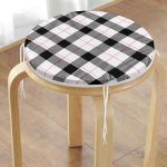 - RealHomes Yuvarlak Fermuarlı Minder - Realhomes  Beyaz Zemin Üzerinde Siyah Ekose Desenli Dijital Baskılı Modern Yuvarlak Fermuarlı Sandalye Minderi Realhomes