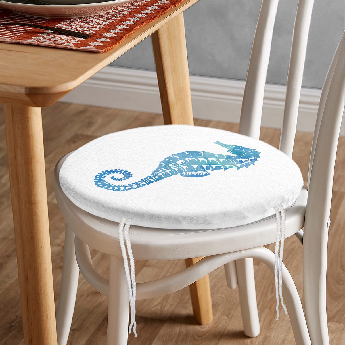 Beyaz Zemin Üzerinde Renkli Deniz Kestanesi Desenli Dijital Baskılı Modern Yuvarlak Fermuarlı Sandalye Minderi Realhomes
