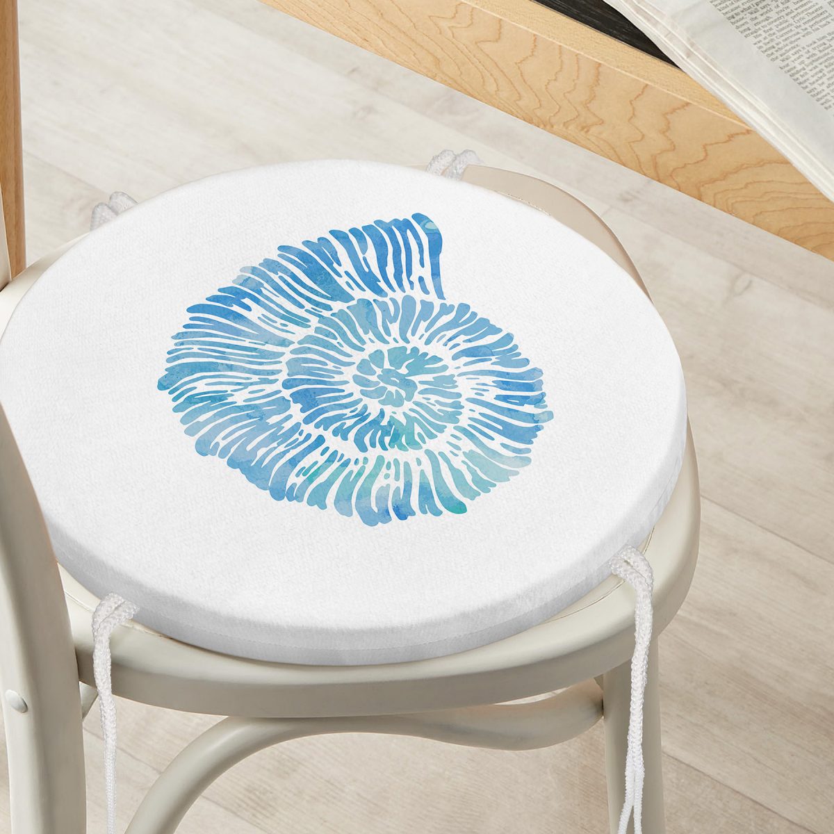Beyaz Zemin Üzerinde Renkli Deniz Kabuğu Desenli Dijital Baskılı Modern Yuvarlak Fermuarlı Sandalye Minderi Realhomes