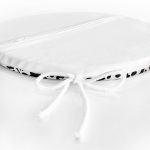 - RealHomes Yuvarlak Fermuarlı Minder - Realhomes Beyaz Zemin Üzerinde Siyah Renkli Geometrik Çizim Dijital Baskılı Modern Yuvarlak Fermuarlı Sandalye Minderi Realhomes