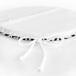 Beyaz Zemin Üzerinde Siyah Geometrik Desenli Dijital Baskılı Modern Yuvarlak Fermuarlı Sandalye Minderi Realhomes