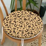 Renkli Zemin Üzerinde Geometrik Desenli Dijital Baskılı Modern Yuvarlak Fermuarlı Sandalye Minderi Realhomes