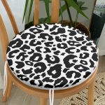 - RealHomes Yuvarlak Fermuarlı Minder - Realhomes Renkli Zemin Üzerinde Geometrik Desenli Dijital Baskılı Modern Yuvarlak Fermuarlı Sandalye Minderi Realhomes