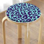 - RealHomes Yuvarlak Fermuarlı Minder - Realhomes  Renkli Zemin Üzerinde Geometrik Desenli Dijital Baskılı Modern Yuvarlak Fermuarlı Sandalye Minderi Realhomes