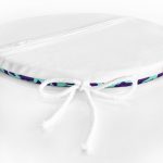 - RealHomes Yuvarlak Fermuarlı Minder - Realhomes  Renkli Zemin Üzerinde Geometrik Desenli Dijital Baskılı Modern Yuvarlak Fermuarlı Sandalye Minderi Realhomes