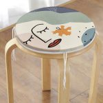 Pastel Zemin Üzerinde Onedraw Çizimli Bayan Silüeti Dijital Baskılı Modern Yuvarlak Fermuarlı Sandalye Minderi Realhomes