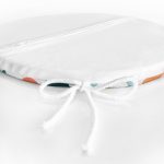 - RealHomes Yuvarlak Fermuarlı Minder - Realhomes Beyaz Zemin Üzerinde Geometrik Desenli Dijital Baskılı Modern Yuvarlak Fermuarlı Sandalye Minderi Realhomes