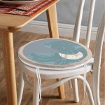 - RealHomes Yuvarlak Fermuarlı Minder - Realhomes  Pastel Zemin Üzerinde Antik Desenli Dijital Baskılı Modern Yuvarlak Fermuarlı Sandalye Minderi Realhomes