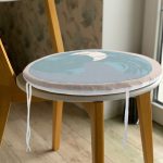 - RealHomes Yuvarlak Fermuarlı Minder - Realhomes  Pastel Zemin Üzerinde Antik Desenli Dijital Baskılı Modern Yuvarlak Fermuarlı Sandalye Minderi Realhomes