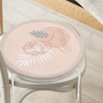 - RealHomes Yuvarlak Fermuarlı Minder - Realhomes Pastel Zemin Üzerinde Antik Desenli Dijital Baskılı Modern Yuvarlak Fermuarlı Sandalye Minderi Realhomes