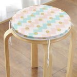 - RealHomes Yuvarlak Fermuarlı Minder - Realhomes  Beyaz Zeminde Renkli Zikzak Desenli Geometrik Desenli Dijital Baskılı Modern Yuvarlak Fermuarlı Sandalye Minderi Realhomes