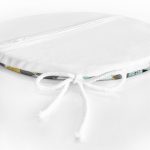 Pastel Zemin Üzerinde Gold Detaylı Geometrik Desenli Dijital Baskılı Modern Yuvarlak Fermuarlı Sandalye Minderi Realhomes