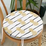 Beyaz Zemin Üzerinde Gold Renkli Ananas Desenli Dijital Baskılı Modern Yuvarlak Fermuarlı Sandalye Minderi Realhomes