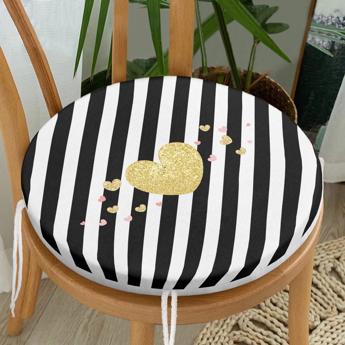 Beyaz Zeminde Siyah Yatay Çizgili Gold Detaylı Kalp Desenli Dijital Baskılı Modern Yuvarlak Fermuarlı Sandalye Minderi Realhomes