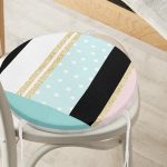 - RealHomes Yuvarlak Fermuarlı Minder - Realhomes Renkli Zemin Üzerinde Gold Detaylı Geometrik Çizimli Dijital Baskılı Modern Yuvarlak Fermuarlı Sandalye Minderi Realhomes