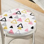 Beyaz Zemin Üzerinde Renkli Geometrik Desenli Dijital Baskılı Modern Yuvarlak Fermuarlı Sandalye Minderi Realhomes