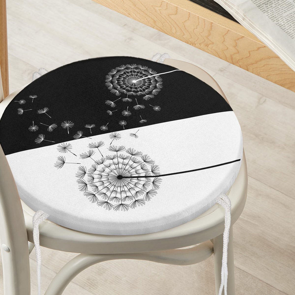 Siyah Beyaz Zemin Üzerinde Çiçek Desenli Dijital Baskılı Modern Yuvarlak Fermuarlı Sandalye Minderi Realhomes
