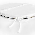 Beyaz Zemin Üzerinde Gold Detaylı Yaprak Desenli Dijital Baskılı Modern Yuvarlak Fermuarlı Sandalye Minderi Realhomes